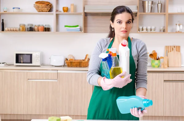 Young female contractor doing housework — Stock Photo, Image