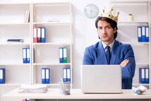 Young king businessman working in the office — Stock Photo, Image