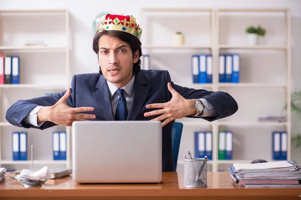 Young king businessman working in the office — Stock Photo, Image