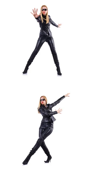 Танцююча жінка в чорному шкіряному костюмі — стокове фото
