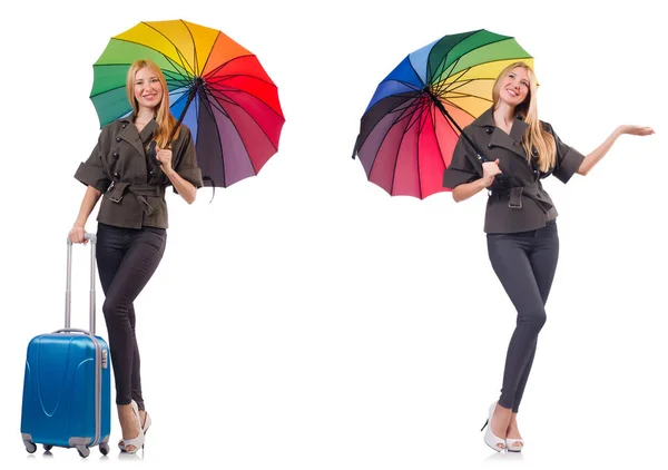 Žena s kufrem a deštníkem izolovaným na bílém — Stock fotografie