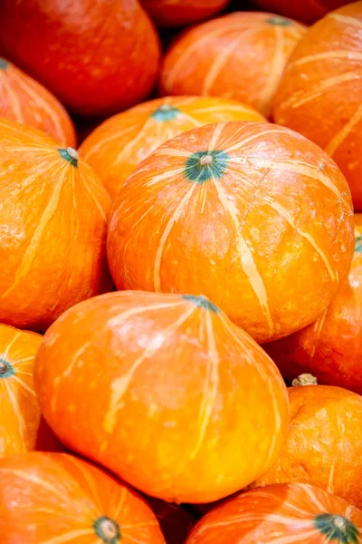 Frutas en el puesto de exhibición del mercado —  Fotos de Stock