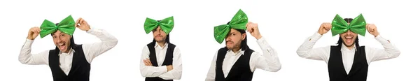 Homme avec grand noeud papillon vert dans le concept drôle — Photo