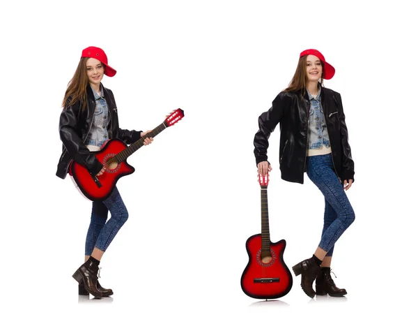 Giovane ragazza sorridente con chitarra isolata su bianco — Foto Stock