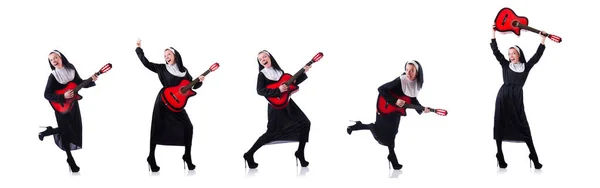 Monja tocando la guitarra aislada en blanco — Foto de Stock