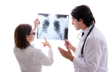 Klinikte çalışan iki doktor.