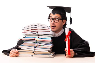 Beyaz tenli yakışıklı bir öğrenci.