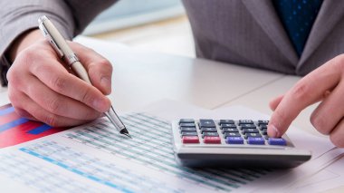 Finans analisti arıyor ve mali raporlar