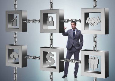 Engelleme zinciri kripto para birimi kavramında iş adamı