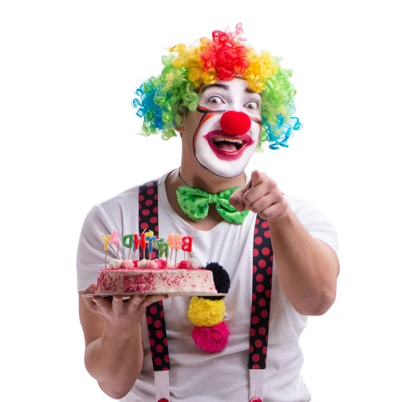 Drôle de clown avec un gâteau d'anniversaire isolé sur fond blanc — Photo
