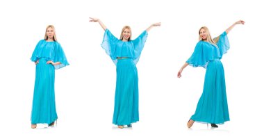 Beyazlar içinde soyutlanmış mavi elbiseli genç bir kadın.