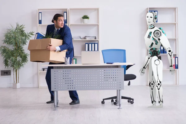 Az emberek irodai helyettesítésére szolgáló robotok koncepciója — Stock Fotó