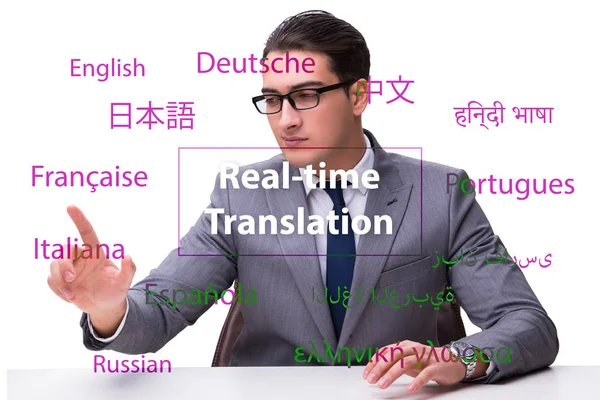 Concepto de traducción en tiempo real desde un idioma extranjero — Foto de Stock