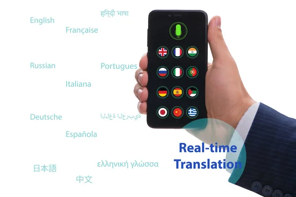 Έννοια της μετάφρασης σε πραγματικό χρόνο με εφαρμογή smartphone — Φωτογραφία Αρχείου
