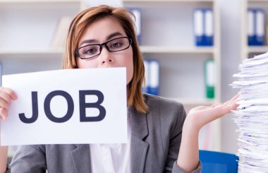 Ofiste çalışan iş kadını.