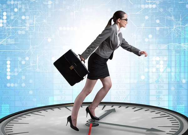 Bizneswoman w koncepcji zarządzania czasem — Zdjęcie stockowe