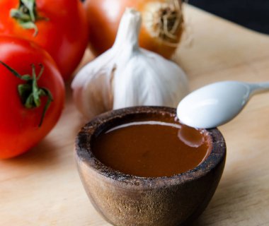 İçindekiler İtalyan makarna sosu için hazır.