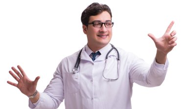 Genç erkek doktor beyaz arka planda izole edilmiş.