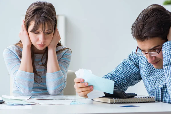 Young couple looking at family finance papers — Stock Photo, Image