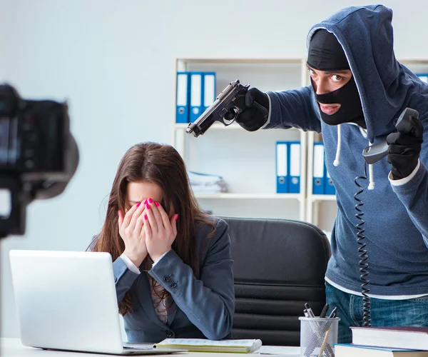 Criminal recording message for ransom with victim businesswoman — Stock Photo, Image