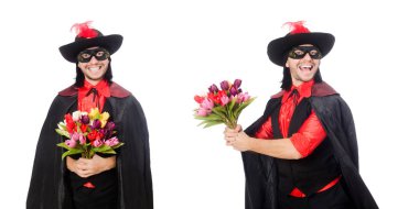 Karnaval paltolu genç adam beyazlar içinde soyutlanmış.