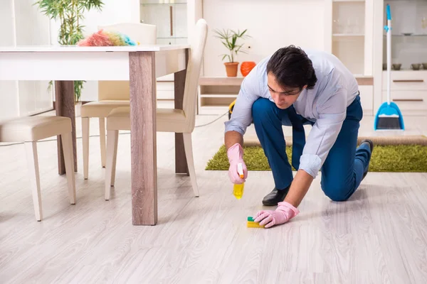 Young businessman cleaning the house — Stock Photo, Image