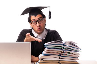 Beyaz tenli yakışıklı bir öğrenci.