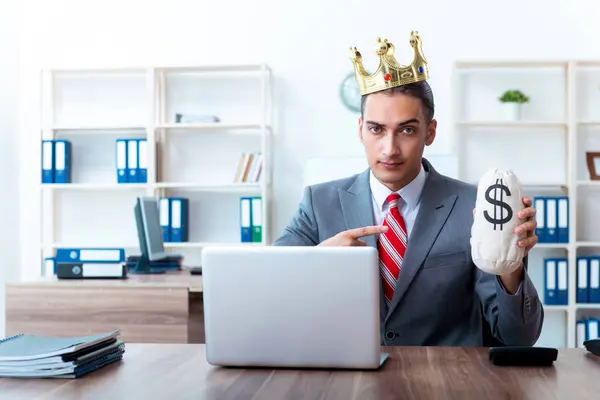 King businessman at his workplace — Stock Photo, Image