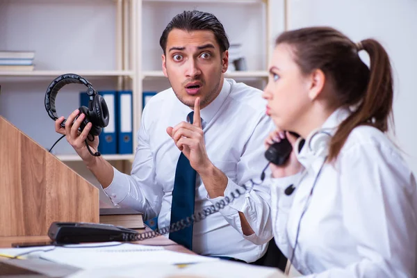 Call center operators working in the office — Stock Photo, Image