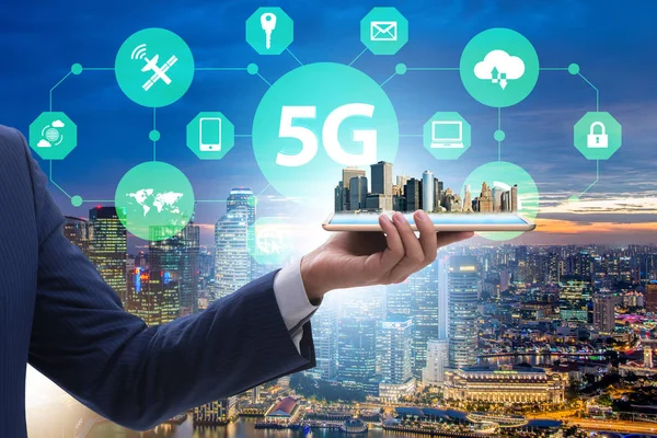 Concepto de tecnología móvil 5G: alta velocidad de Internet —  Fotos de Stock