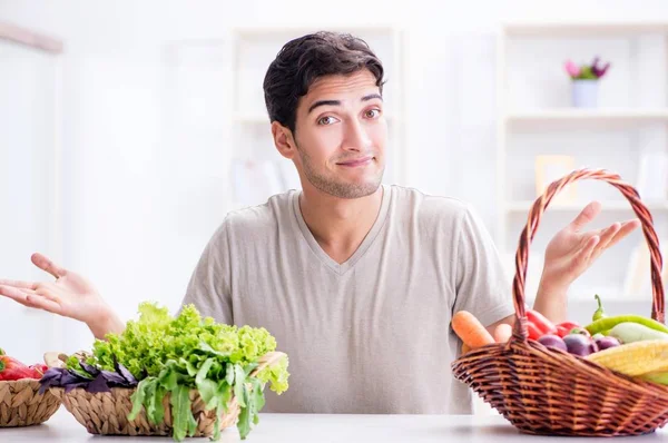 Joven en concepto de alimentación saludable y dieta —  Fotos de Stock