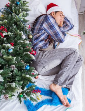 Adam noel partisinden sonra akşamdan kalma.