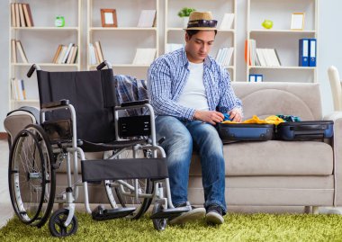 Genç engelli adam yaz tatiline hazırlanıyor