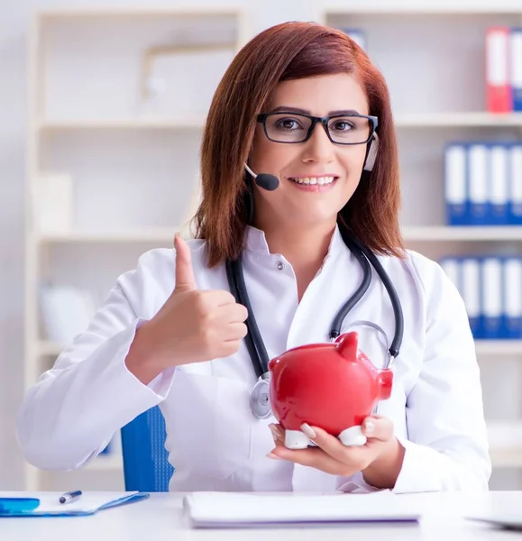 Doctor in expensive healthcare concept — Stock Photo, Image