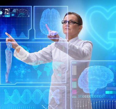 Teletıp fütüristik konseptinde kadın doktor.