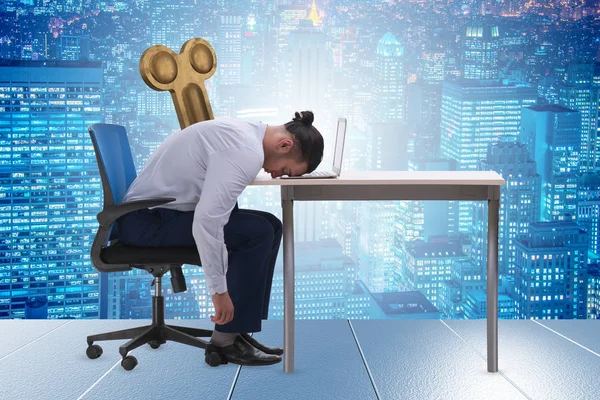Empregado perder energia de muito trabalho — Fotografia de Stock