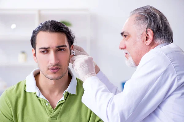 Male patient visiting doctor otolaryngologist — Stock Photo, Image