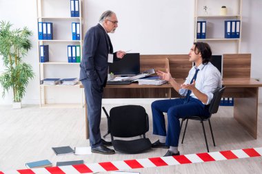 Adli tıp ofisteki hırsızlığı araştırıyor.