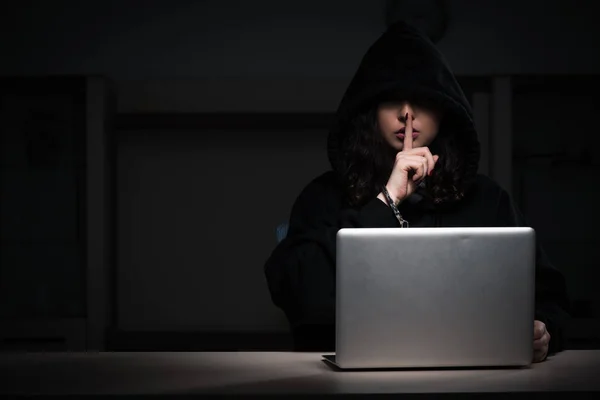 Female hacker hacking security firewall late in office — Stock Photo, Image