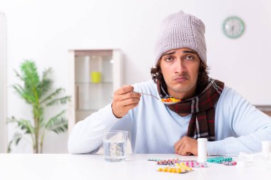 Genç adam evde grip olmuş.