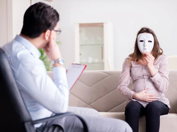 Zwangere vrouw bezoekt psycholoog arts — Stockfoto
