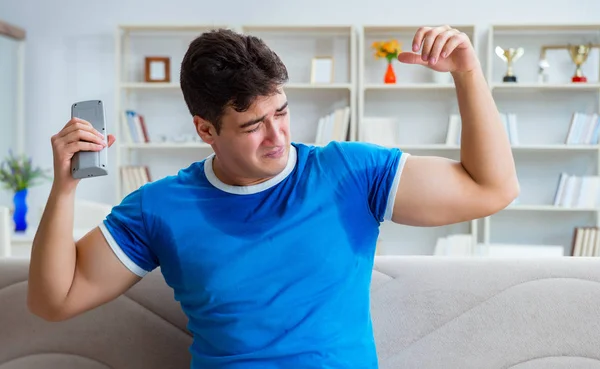 Man sweating excessively smelling bad at home — Stock Photo, Image