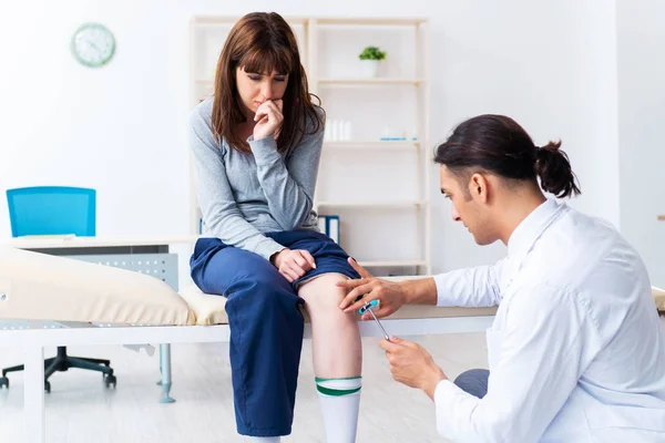 Paciente doente mental durante consulta médica — Fotografia de Stock