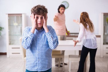 Karı-koca ve çocukla aile içi anlaşmazlık