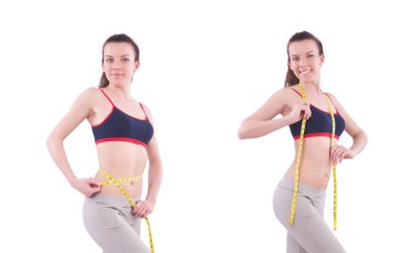 Diyet konseptinde santimetre olan genç bir kız.