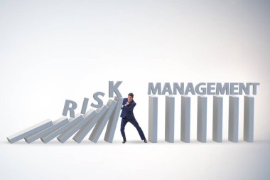 Risk yönetimi kavramında iş adamı