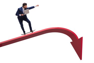 Finans grafiğinde kaykaya binen iş adamı