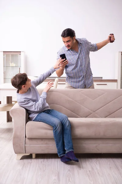 Father beating and punishing his sone — Stock Photo, Image