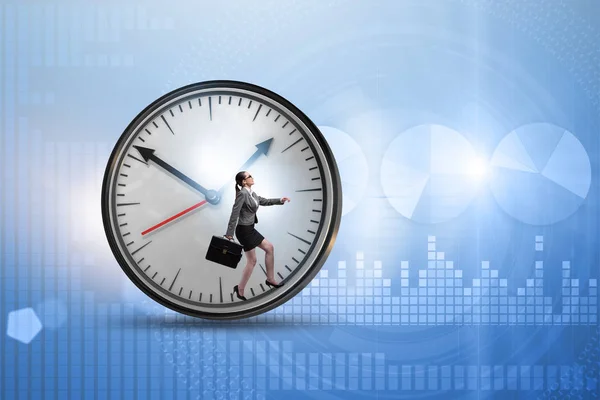 Affärskvinna anställd i time management koncept — Stockfoto