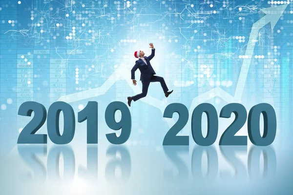 Бізнесмен стрибає з року в рік 2019 2020 — стокове фото